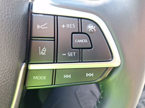 Used 2024 Toyota Highlander XLE image 21