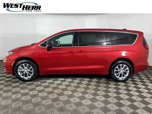 Used 2026 Chrysler Pacifica Select AWD/4WD image 26