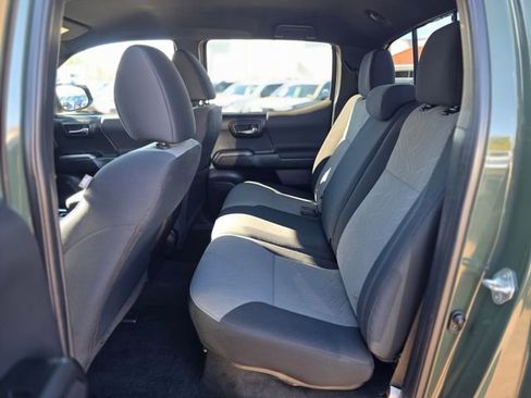 Used 2022 Toyota Tacoma TRD Off-Road image 17