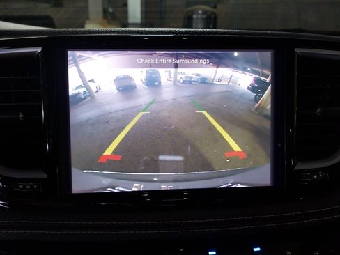 Used 2023 Chrysler Pacifica Limited FWD image 15