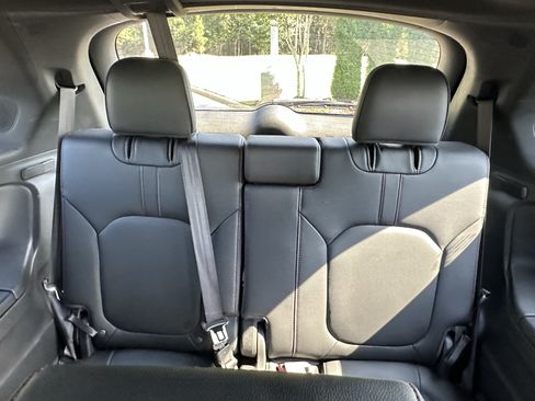 Used 2025 Honda Pilot Black Edition image 11