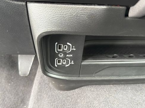 Used 2025 RAM 2500 Big Horn AWD/4WD image 30