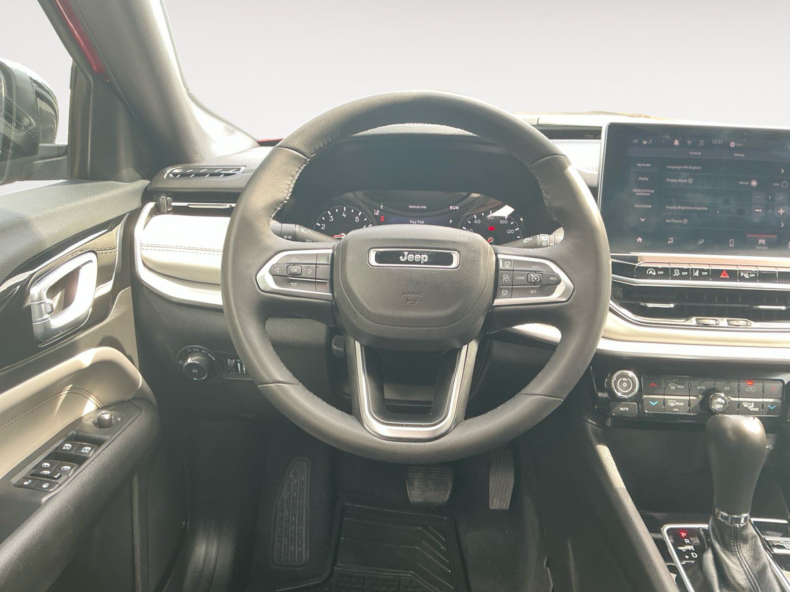 Used 2025 Jeep Compass Limited AWD/4WD image 12