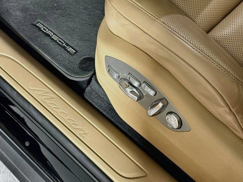Certified 2023 Porsche Macan AWD/4WD image 24