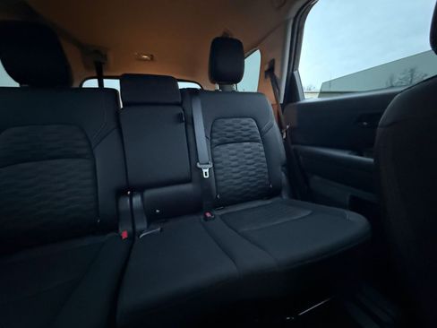 Used 2025 Nissan Pathfinder SV image 39