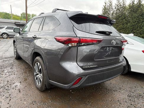 Used 2024 Toyota Highlander XLE AWD/4WD image 13