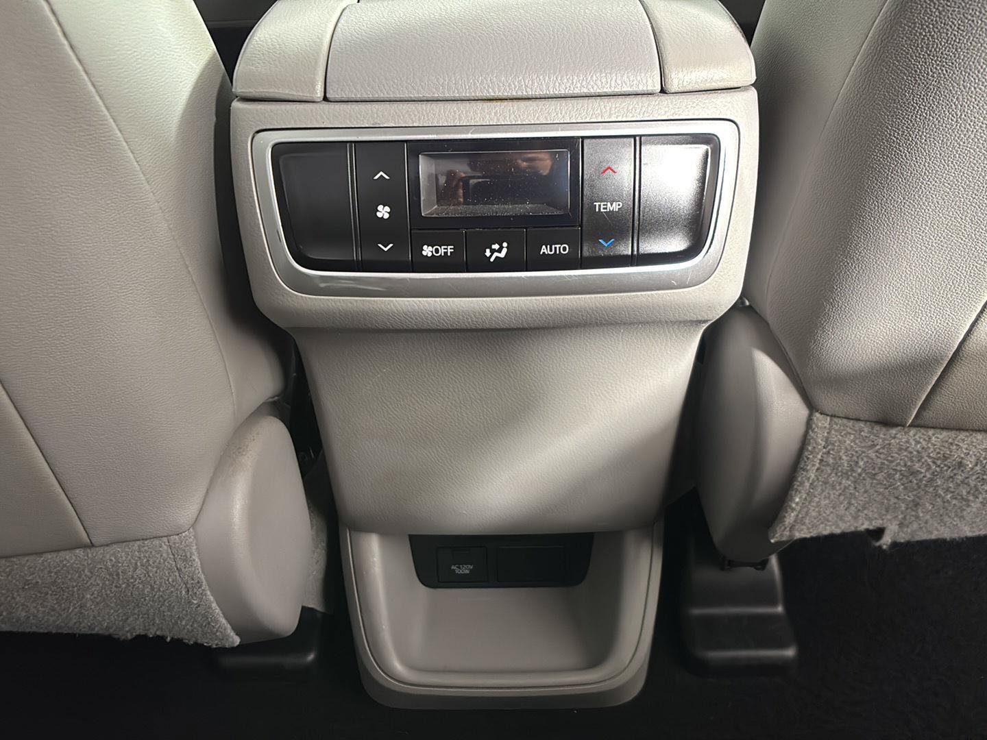 Used 2018 Toyota Highlander XLE AWD/4WD image 20