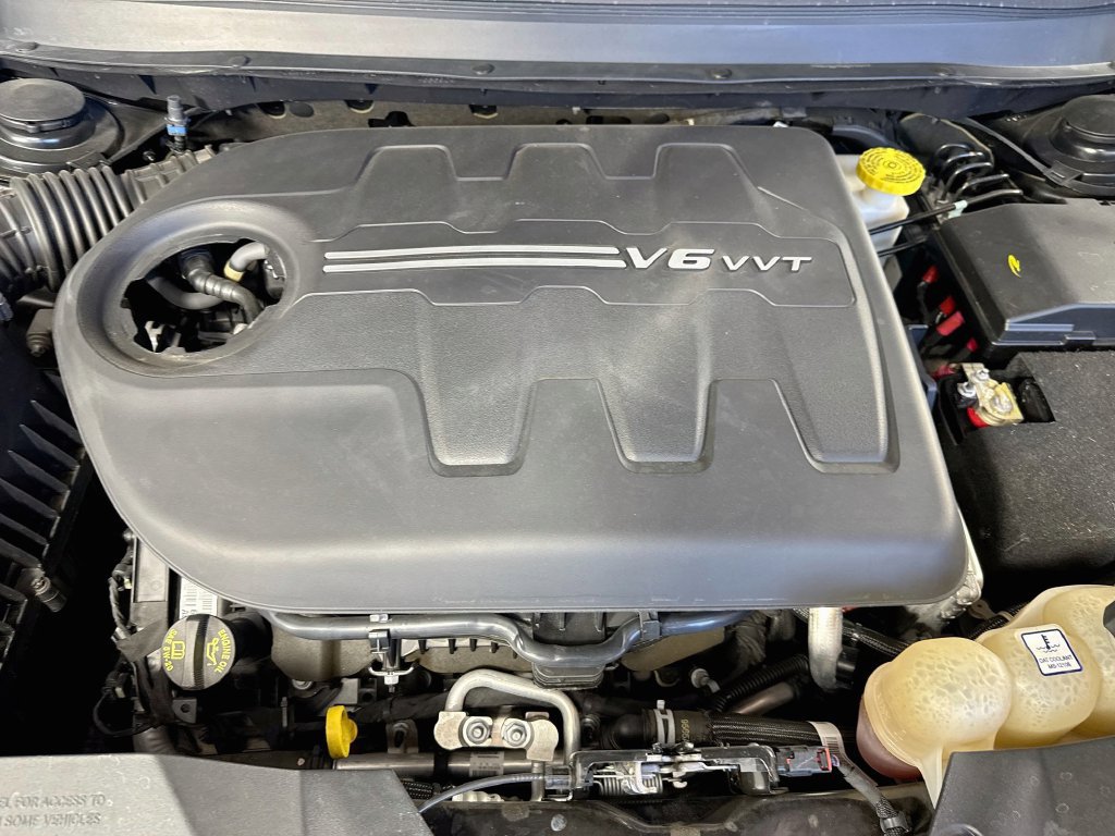 Used 2019 Jeep Cherokee Latitude Plus FWD image 39