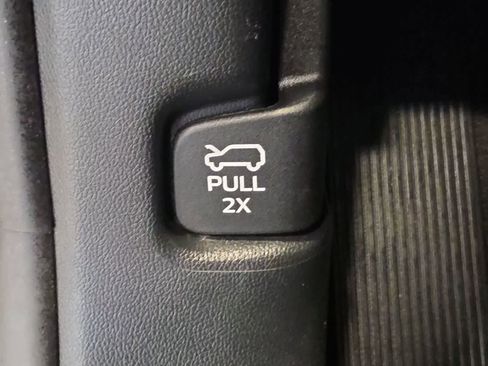 Used 2023 Ford Explorer XLT w/ Equipment Group 202A AWD/4WD image 19