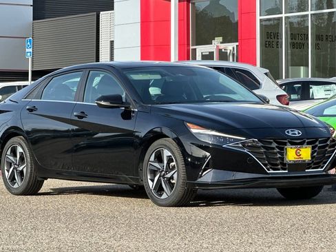 Used 2023 Hyundai Elantra Limited image 2