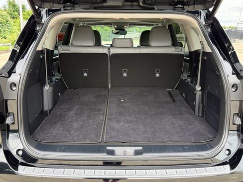 Used 2023 Toyota Highlander Limited FWD image 29