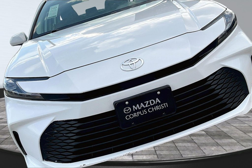 Used 2025 Toyota Camry LE FWD image 34