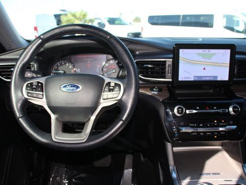 Used 2021 Ford Explorer Limited w/ Equipment Group 301A RWD image 15