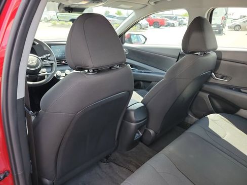 Used 2025 Hyundai Elantra SE FWD image 9