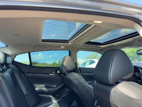 Used 2017 Nissan Maxima Platinum FWD image 11