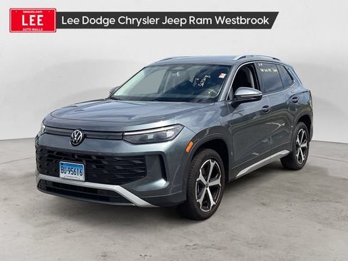 Used 2026 Volkswagen Tiguan SE AWD/4WD image 1