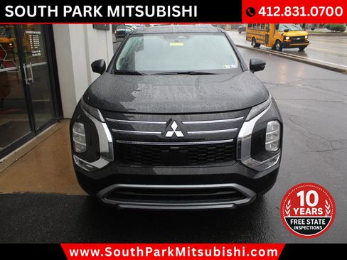 New 2025 Mitsubishi Outlander SE image 4