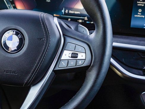 Used 2025 BMW X5 sDrive40i w/ Premium Package image 17