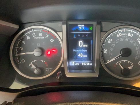 Used 2021 Toyota Tacoma SR5 RWD image 10
