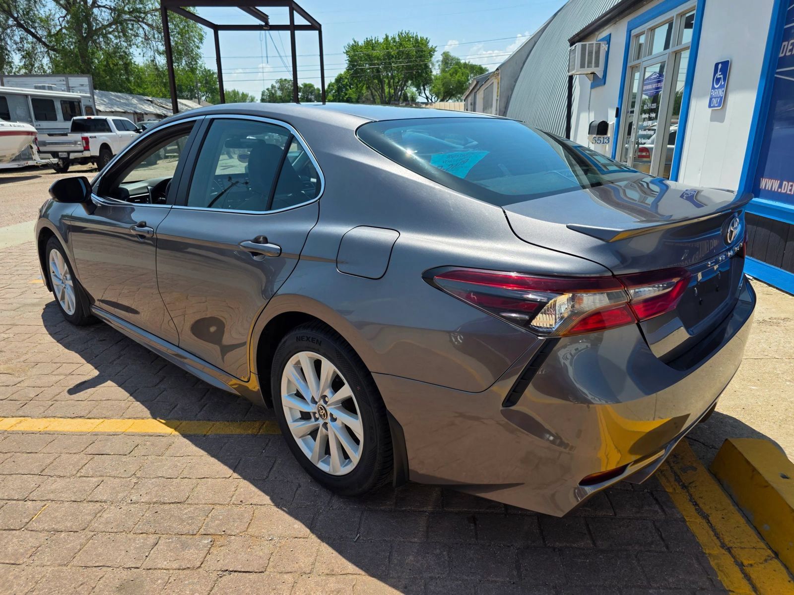 Used 2023 Toyota Camry SE FWD image 7
