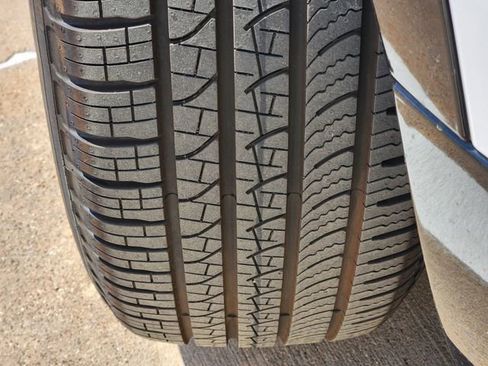 Used 2023 Land Rover Defender 110 X-Dynamic SE image 11