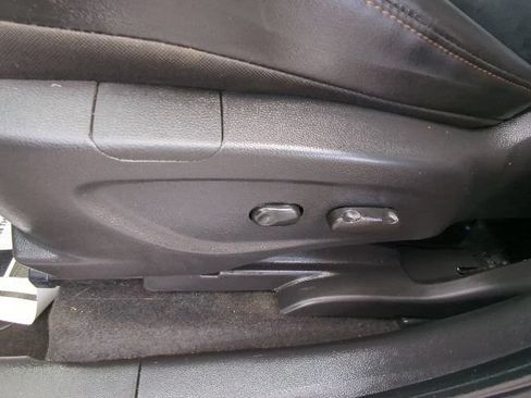 Used 2021 Chevrolet Trax LT w/ Premium Seat Package AWD/4WD image 21