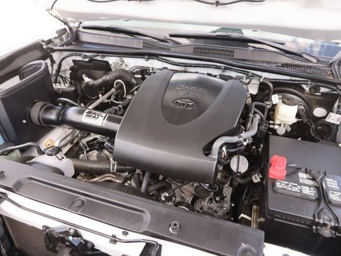 Used 2021 Toyota Tacoma SR5 AWD/4WD image 26