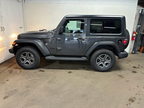 Used 2022 Jeep Wrangler Sport AWD/4WD image 6