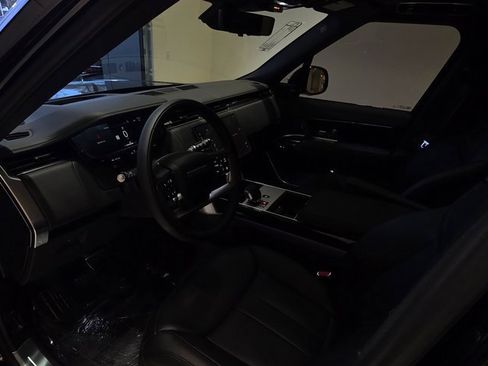New 2025 Land Rover Range Rover Long Wheelbase SE image 11