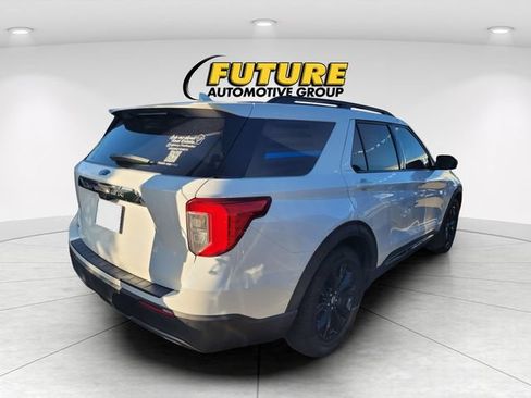 Used 2021 Ford Explorer XLT w/ Equipment Group 202A RWD image 3