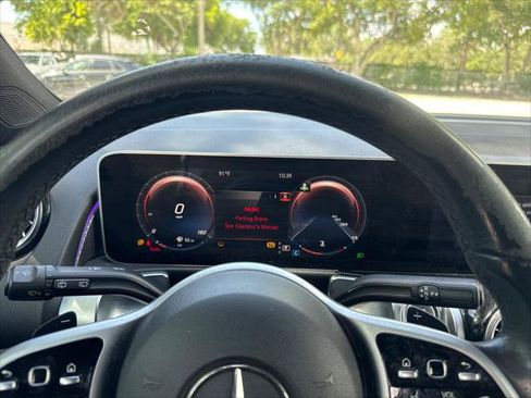 Used 2020 Mercedes-Benz GLB 250 w/ Premium Package image 32