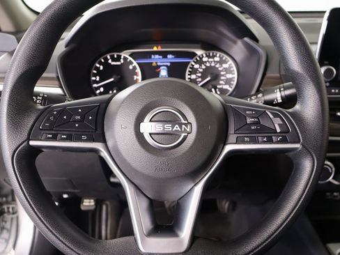 Used 2024 Nissan Altima 2.5 SV image 3