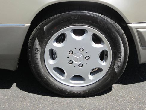 Used 1995 Mercedes-Benz E 320 Sedan image 8