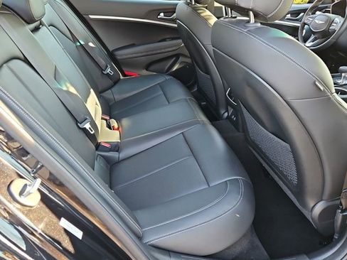 Used 2025 Genesis G70 2.5T image 18