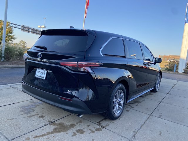 Used 2022 Toyota Sienna LE FWD image 11