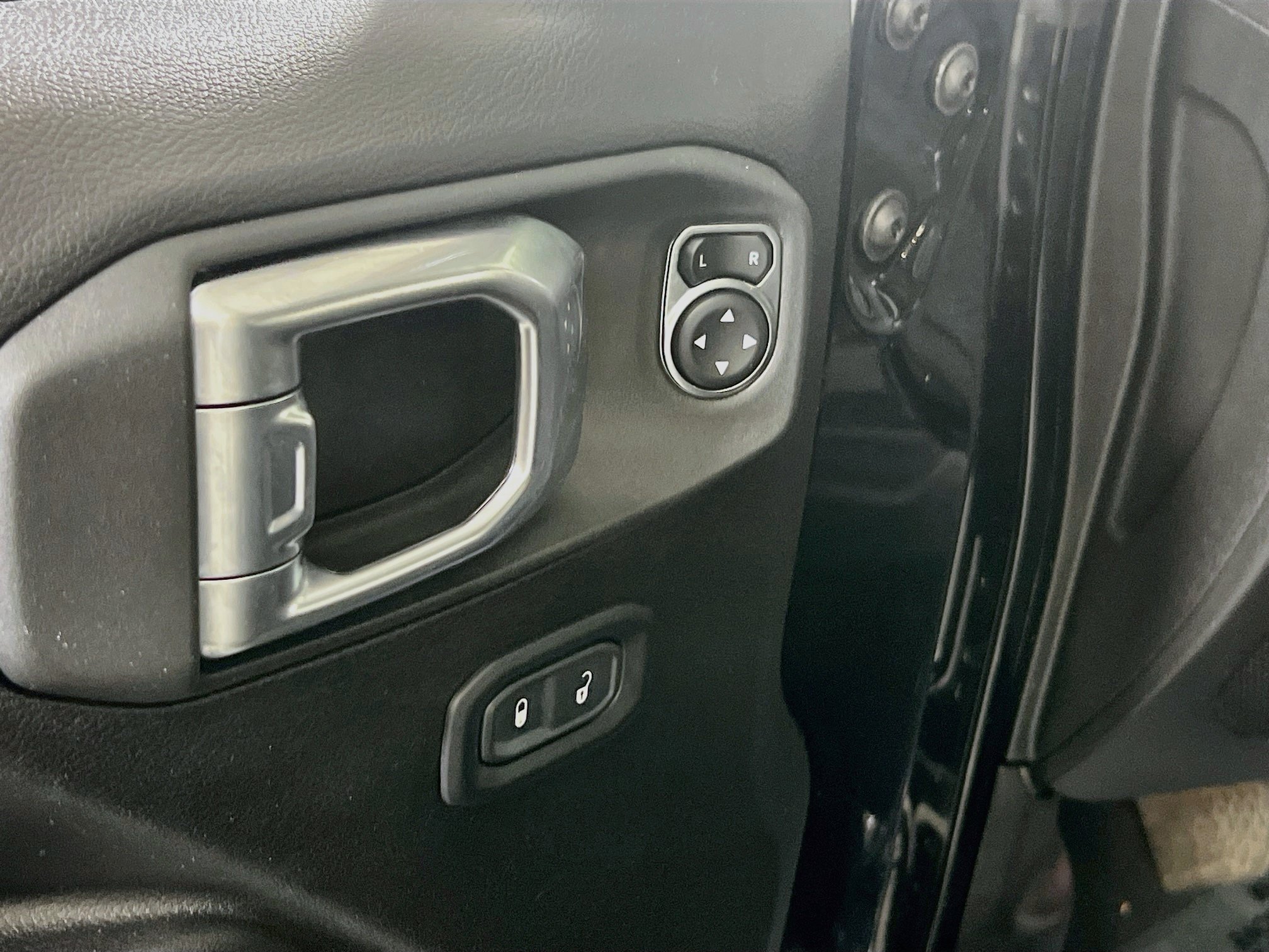 Used 2023 Jeep Wrangler Sport AWD/4WD image 18