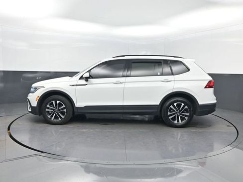 Used 2022 Volkswagen Tiguan S image 2