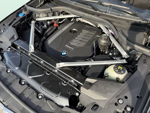 Used 2023 BMW X6 xDrive40i w/ M Sport Package image 11