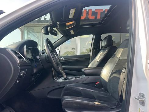 Used 2018 Jeep Grand Cherokee Altitude AWD/4WD image 8