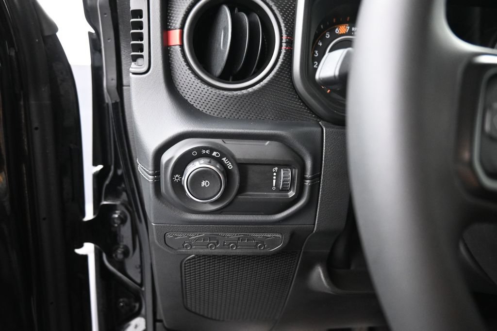 Used 2025 Jeep Wrangler Unlimited Rubicon AWD/4WD image 25