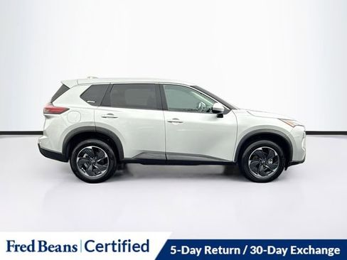 Used 2024 Nissan Rogue SV image 9