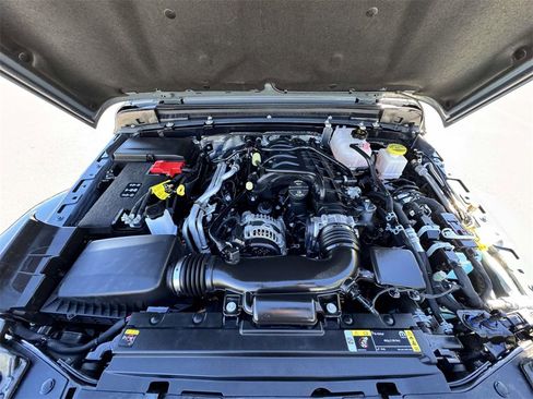 Used 2025 Jeep Gladiator Sport image 11