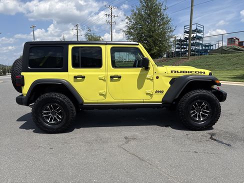 Used 2024 Jeep Wrangler Unlimited Rubicon w/ XTREMEE 35" Tire Package AWD/4WD image 10
