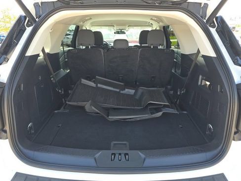 Used 2025 Ford Explorer Active AWD/4WD image 17