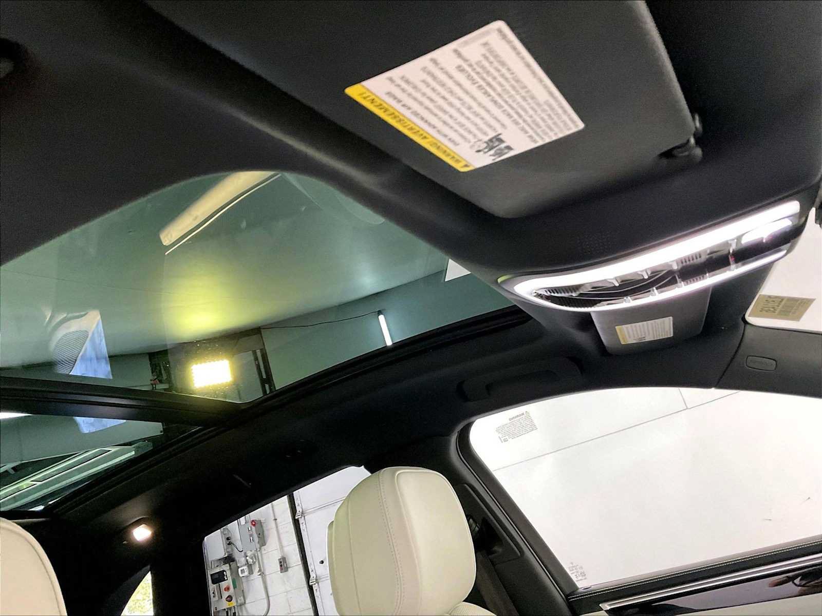Certified 2024 Porsche Macan AWD/4WD image 20