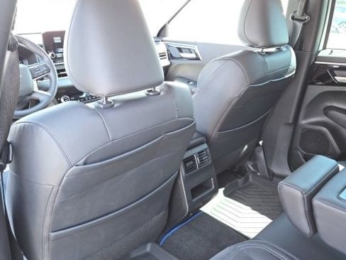 Used 2023 Mitsubishi Outlander image 9