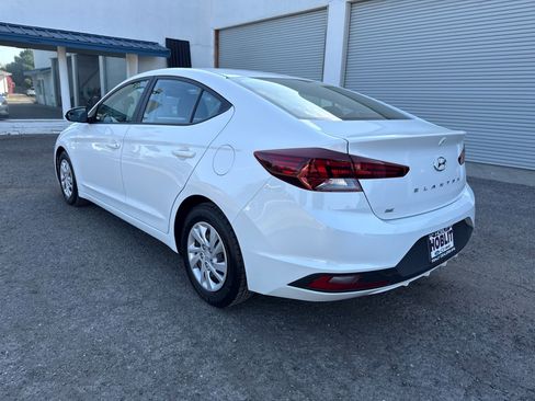 Used 2020 Hyundai Elantra SE w/ Cargo Package (C1) FWD image 3