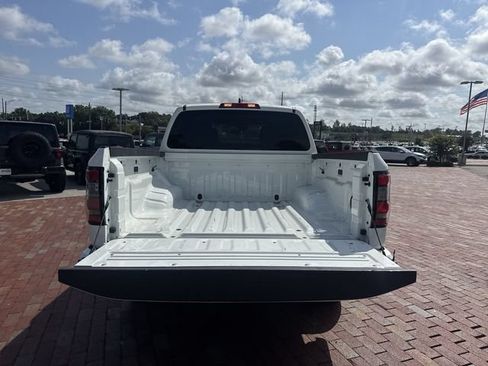 Used 2022 Nissan Frontier SV RWD image 28