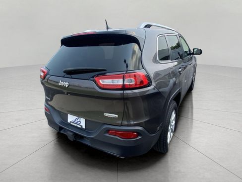Used 2018 Jeep Cherokee Latitude Plus w/ Cold Weather Group AWD/4WD image 10