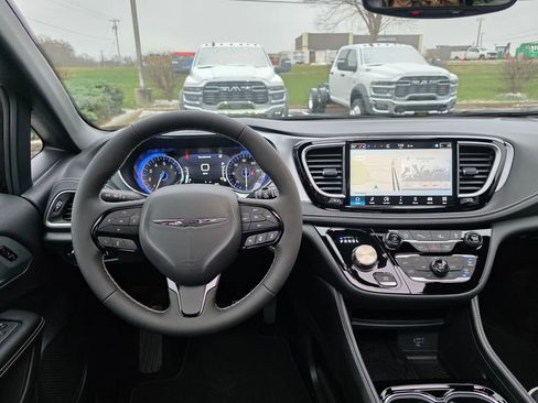 New 2026 Chrysler Pacifica Limited w/ S Appearance Package image 35